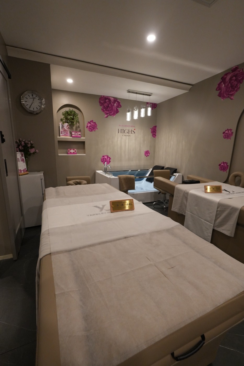Two massage beds in a private room
